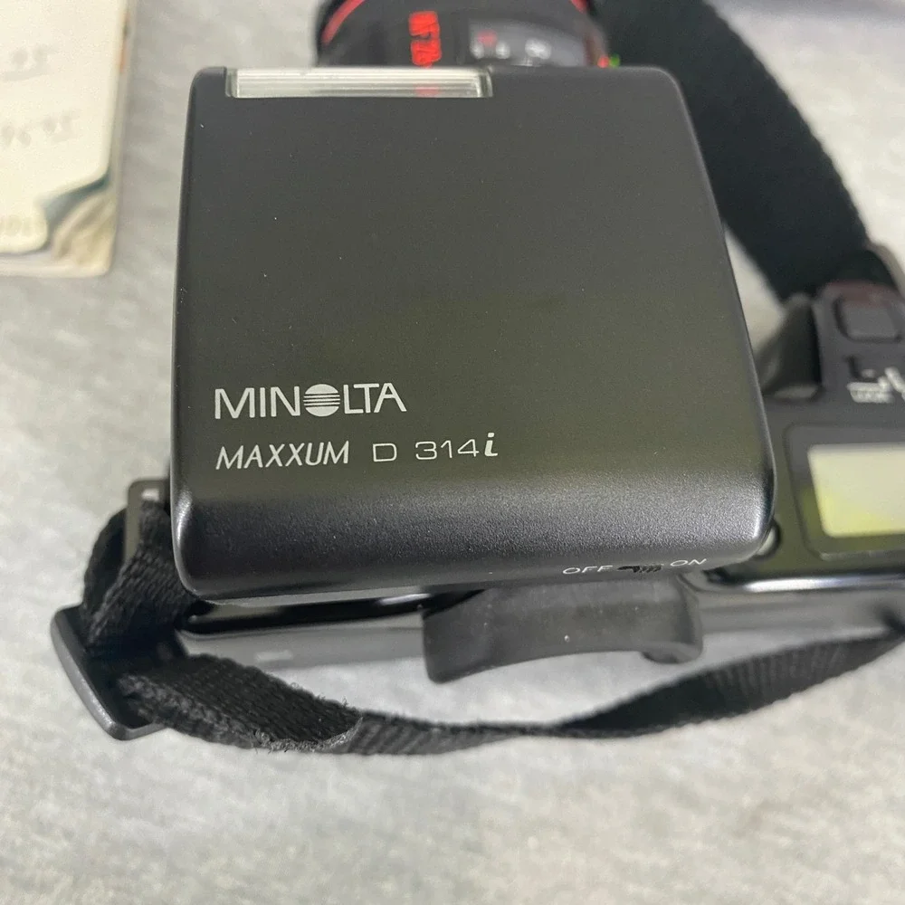 Minolta Maxxum 3000i Film Camera Black SLR AF 28-70mm Lens Flash With Bag
